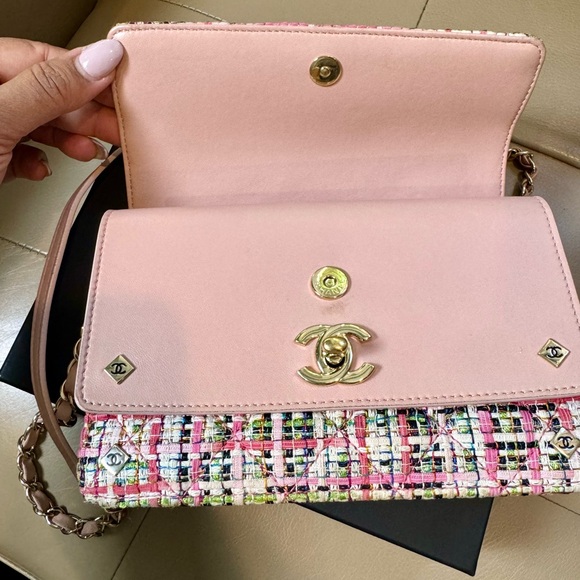 sold x Chanel Tweed & Pink Lambskin Classic Flap Bag - Picture 10 of 16